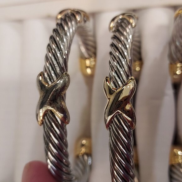 Single Kiss gold rhodium plated cuff bracelet adjustable silver and gold tone - Picture 2 of 5